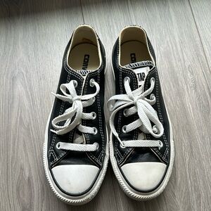 Converse All Stars Sneakers. Black leather.